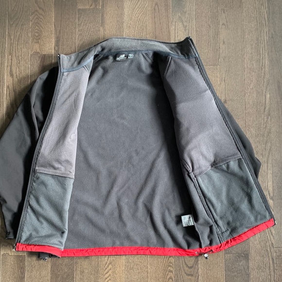 New Balance Men’s running jacket - Picture 3 of 7